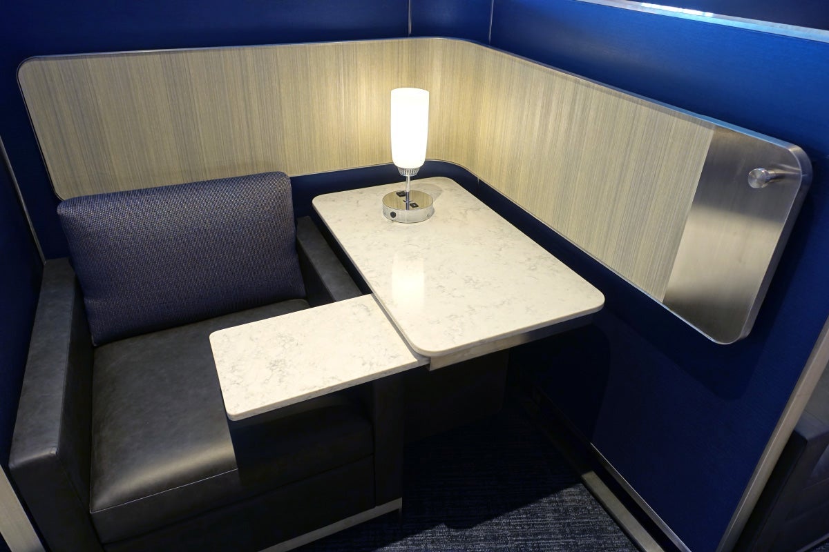 United Polaris Lounge Preview