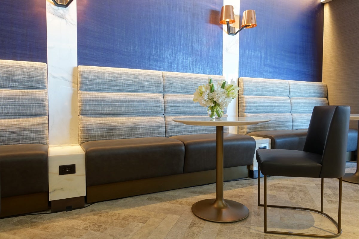 United Polaris Lounge Preview