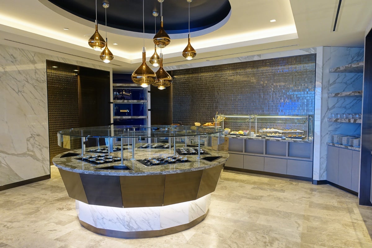 United Polaris Lounge Preview