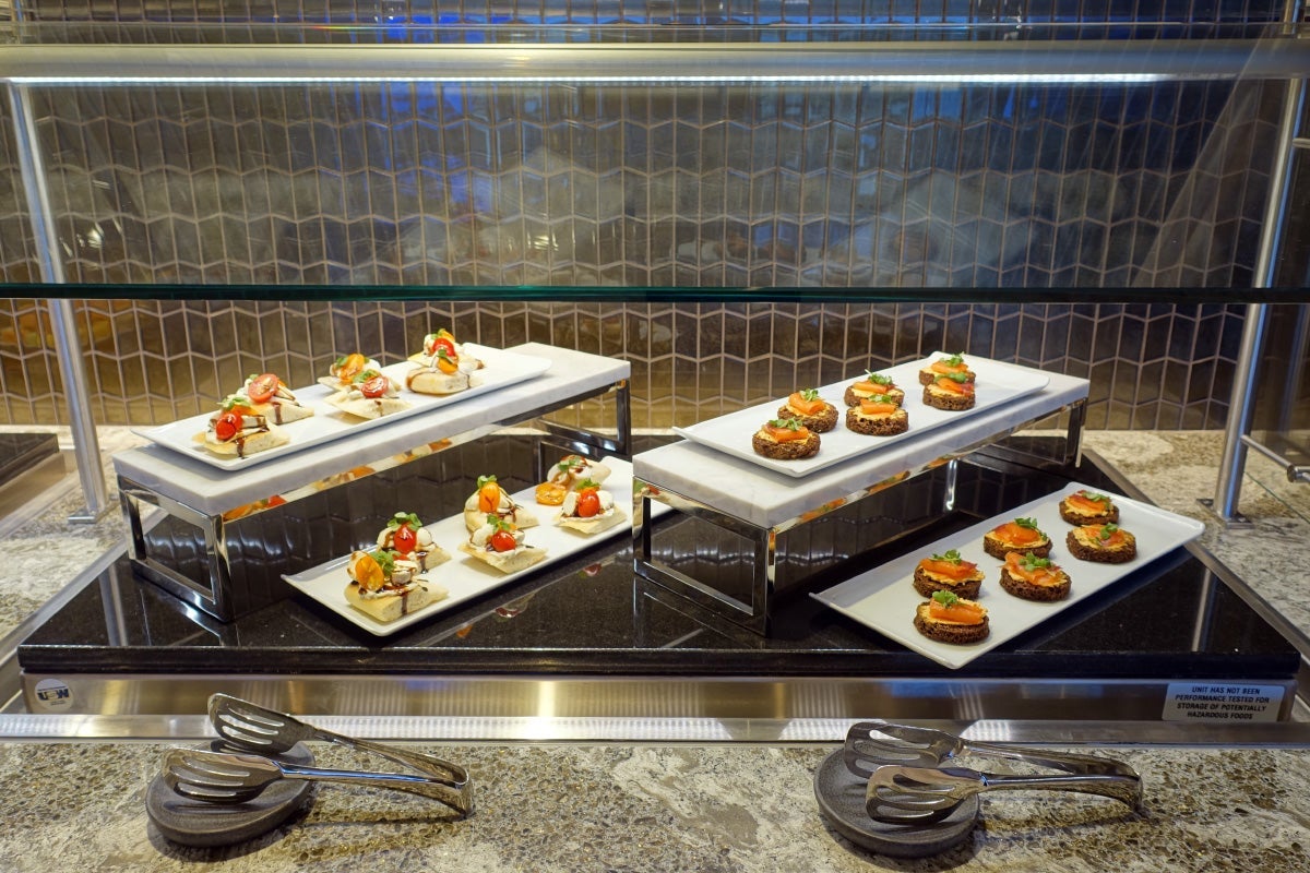 United Polaris Lounge Preview