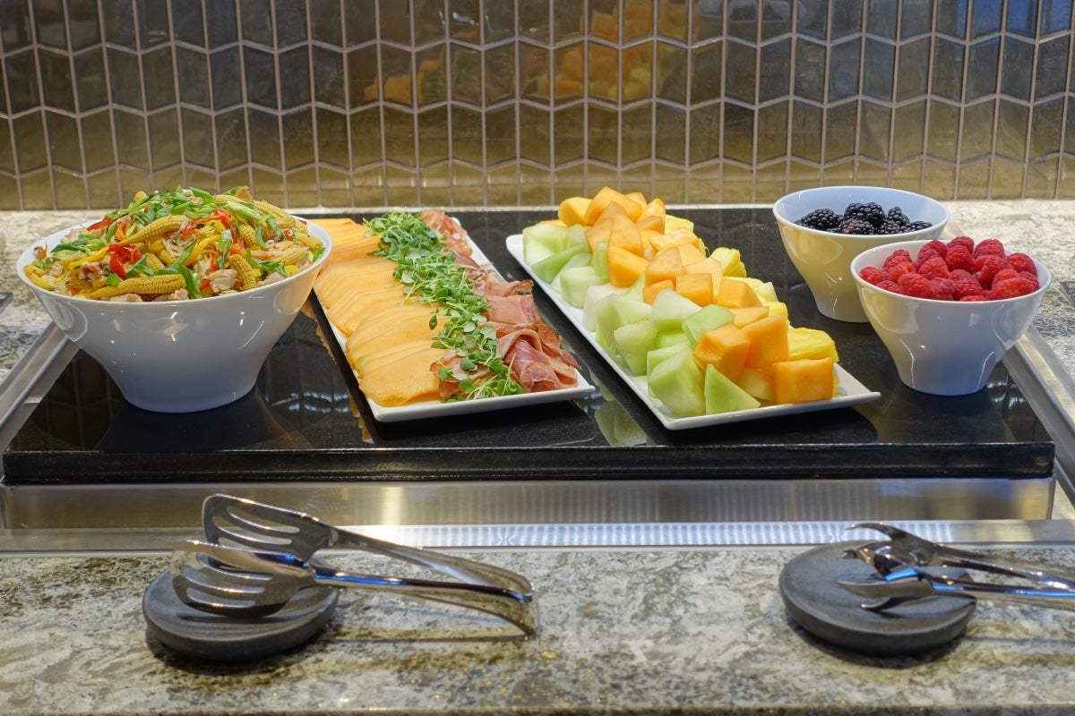 United Polaris Lounge Preview