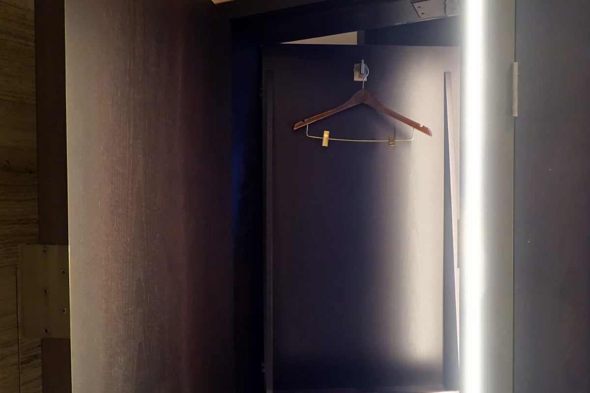United Polaris Lounge Preview