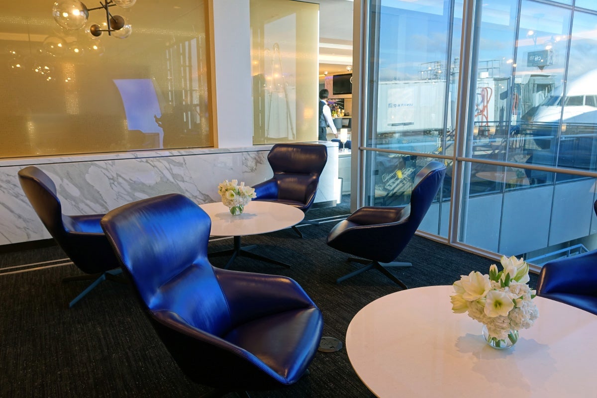United Polaris Lounge Preview