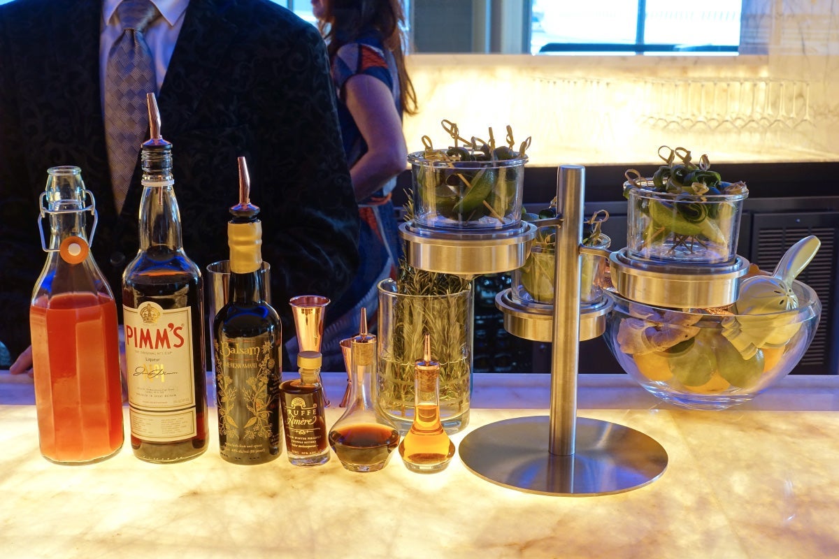 United Polaris Lounge Preview
