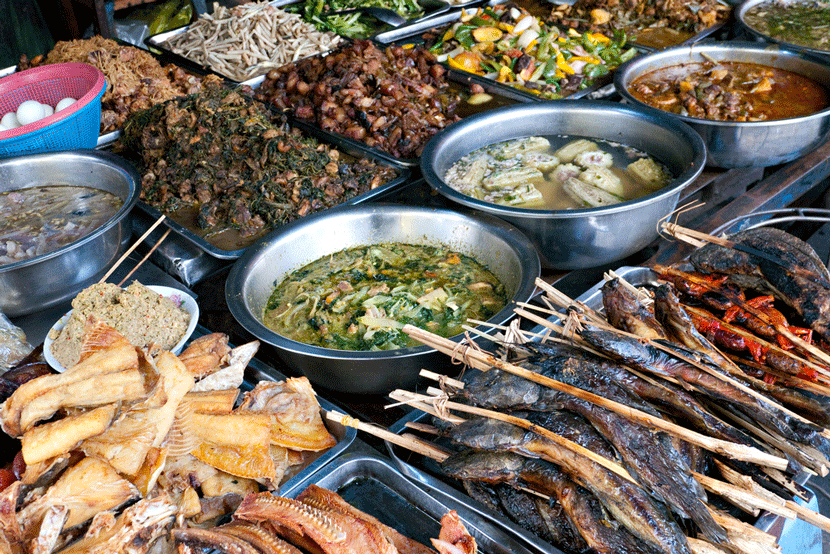 <em>Street food in Phnom Penh. Image courtesy of <a href="http://www.shutterstock.com/dl2_lim.mhtml?src=AFwNDN7MIQeVTUTAcphy4A-1-19&id=113328889&size=medium_jpg" target="_blank">Shutterstock</a>.</em>