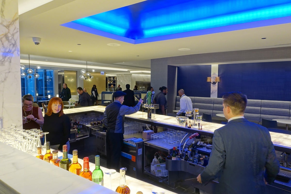 United Polaris Lounge Review