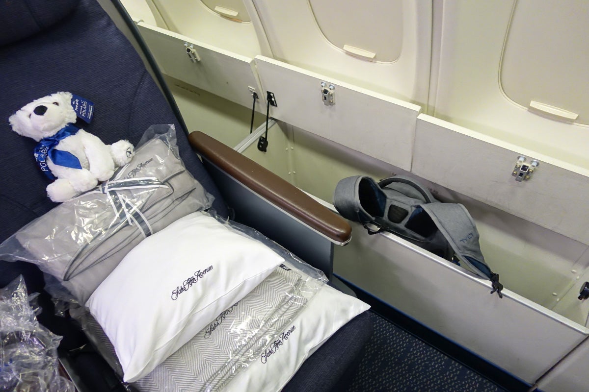 Window storage on the upper deck of the 747.