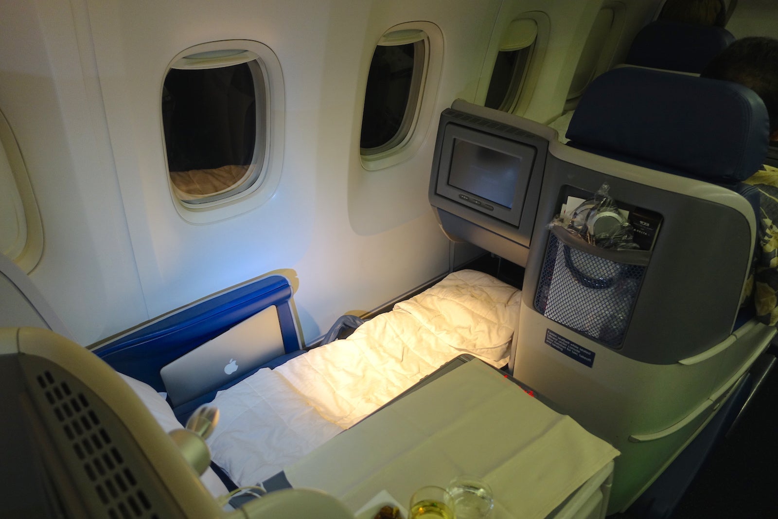 Seats recline to (almost) fully flat.