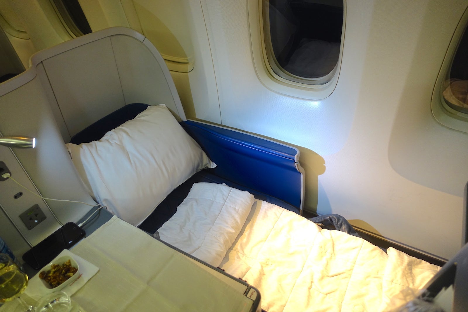 I can understand how the bed might feel cramped.