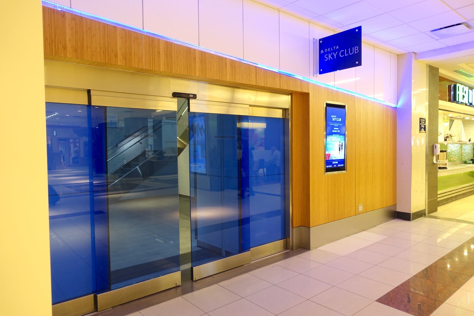 I had extra time to check out Delta's newest Sky Club in Atlanta.