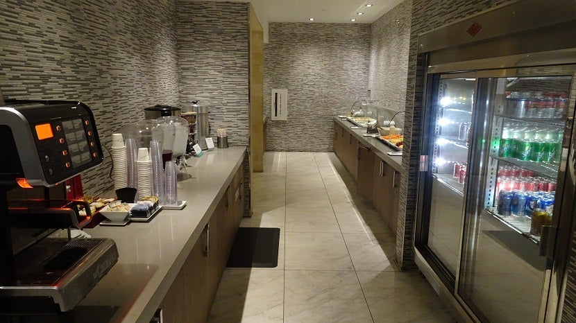 The snack room at KAL Lounge.