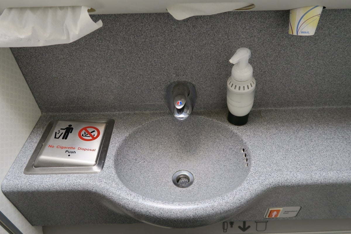 American business simple bathroom