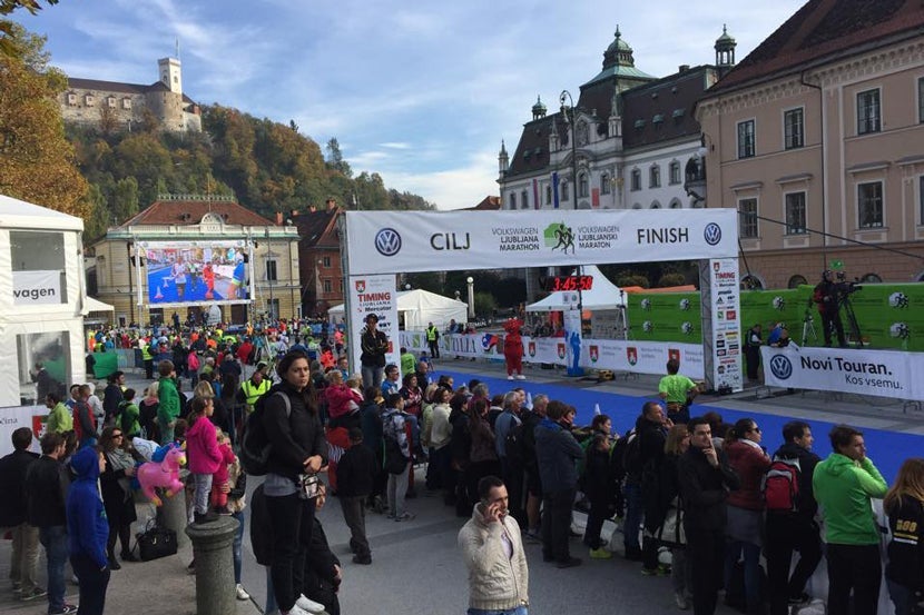 Runners crossing the Ljubljana Marathon finish line enjoy a view of the castle above. Image courtesy of Ljubljanski maraton's <a href="https://www.facebook.com/ljmaraton/photos/a.263650887006178.57093.107934602577808/926667840704476/?type=3&amp;theater" target="_blank">Facebook page</a>.