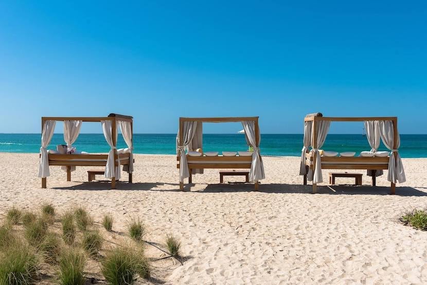 What better way to spend an unexpected day in Dubai than lounging by the beach? Image courtesy of Nikki Beach Dubai's <a href="https://www.facebook.com/nikkibeachdubai/" target="_blank">Facebook page</a>.