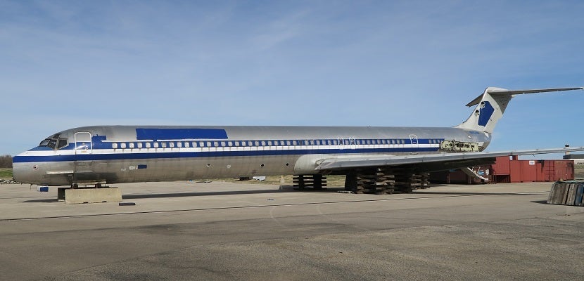 Students can train on a real MD-80.