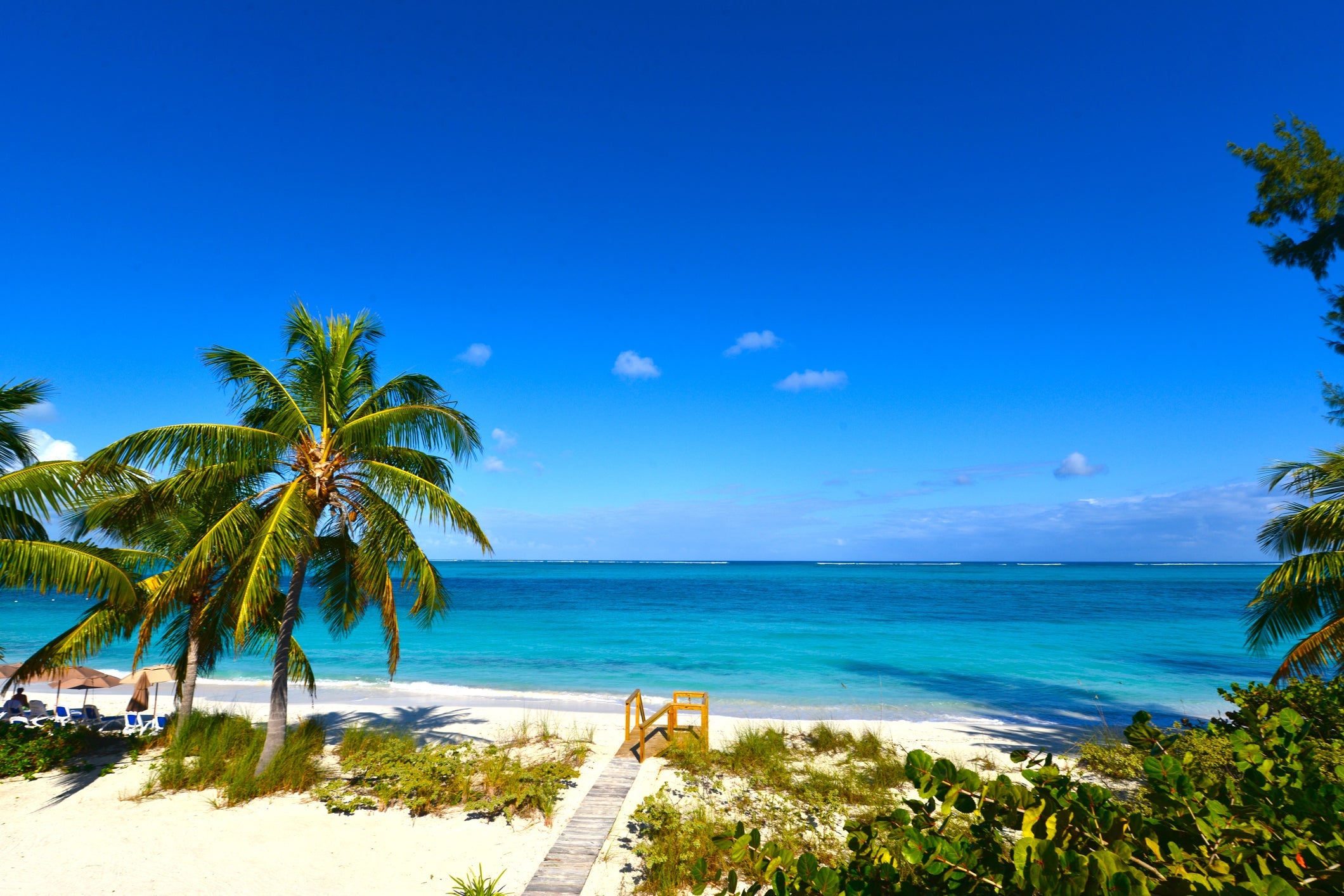 A sunny day at Grace Bay Beach in Providenciales, Turks and Cacos. 