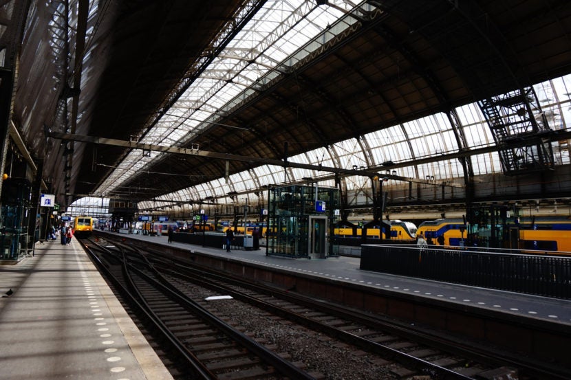 The tracks at Amsterdam Centraal can be more confusing than they at first appear. Image courtesy of Sebastiaan Kroes via Getty Images.