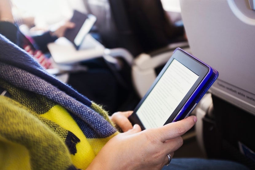 Pew Research says most travelers in 2015 had personal devices capable of streaming video. Image courtesy of Mint Images via Getty Images.