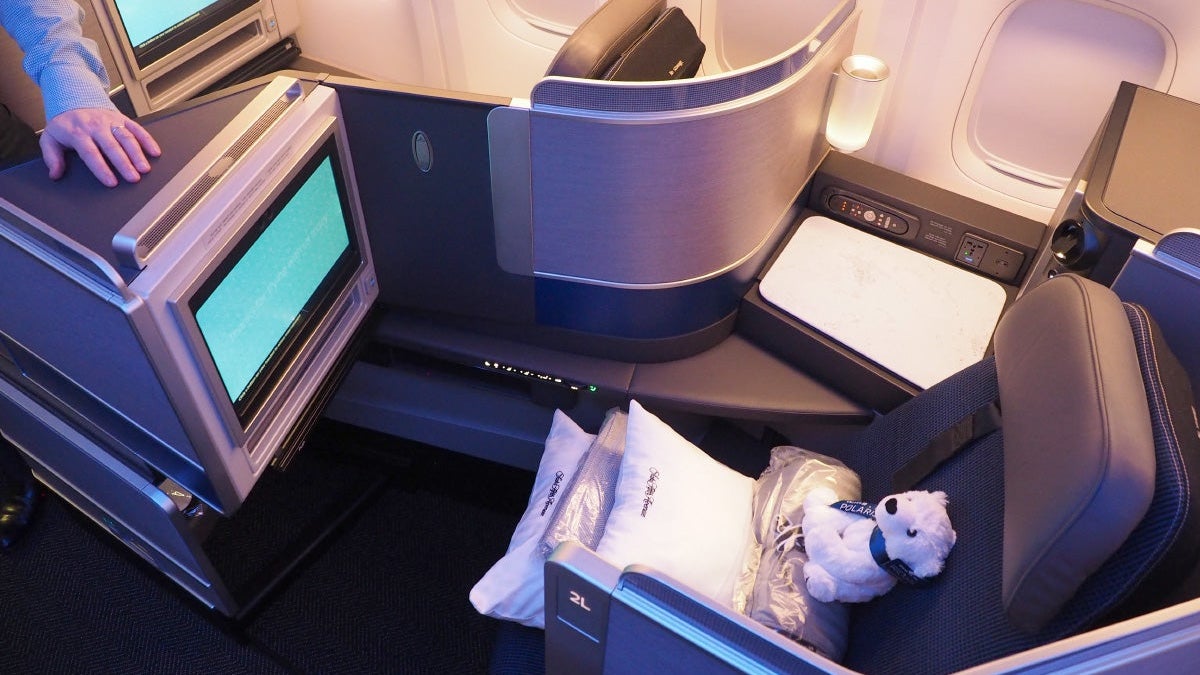 United 777-300ER 77W Polaris Business Class Preview
