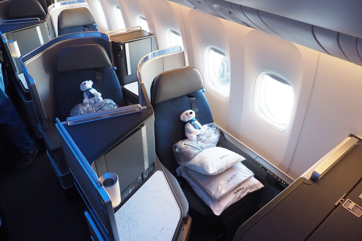 United 777-300ER 77W Polaris Business Class Preview