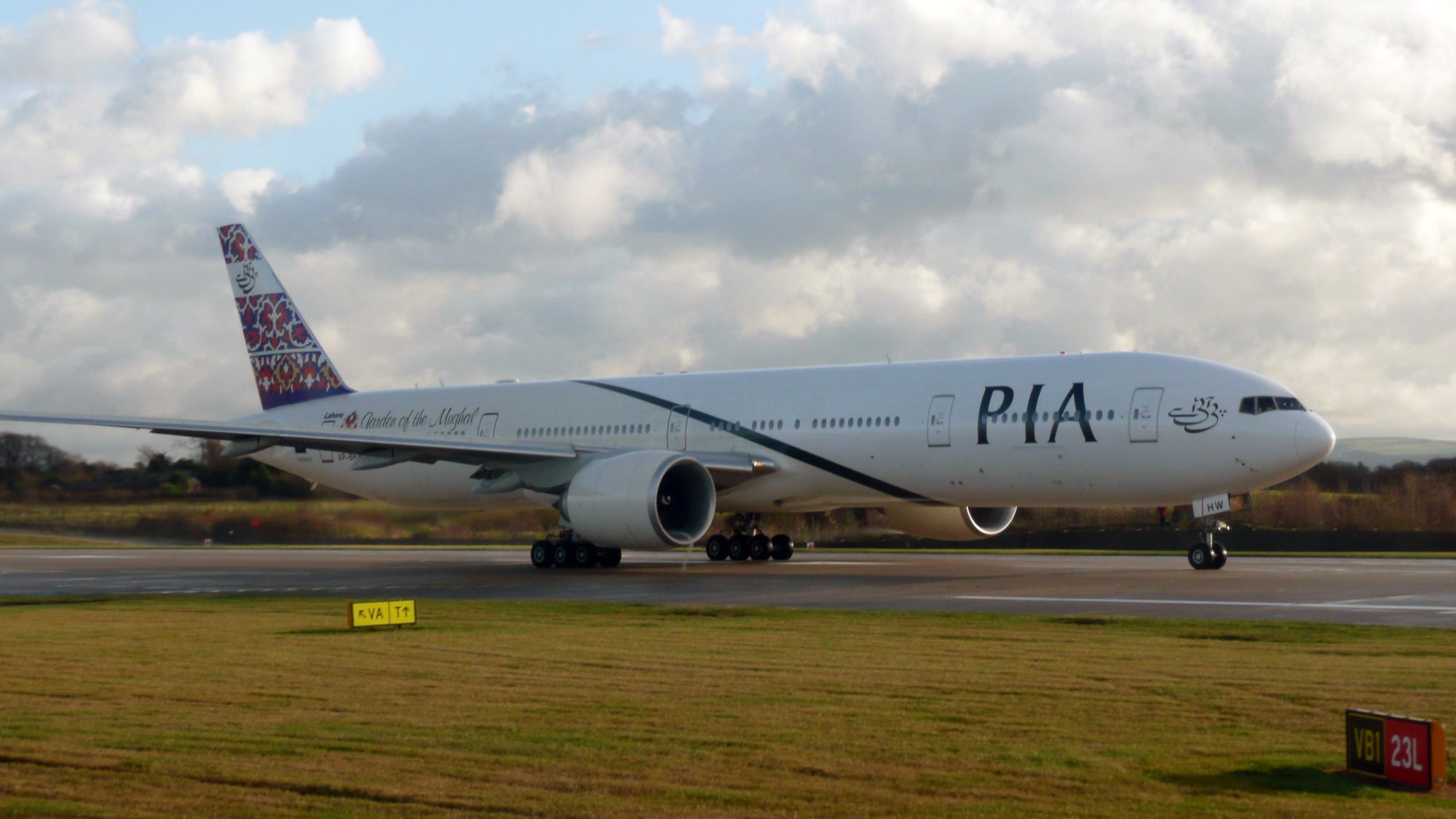 Pakistan_International_-_Boeing_777-340ER