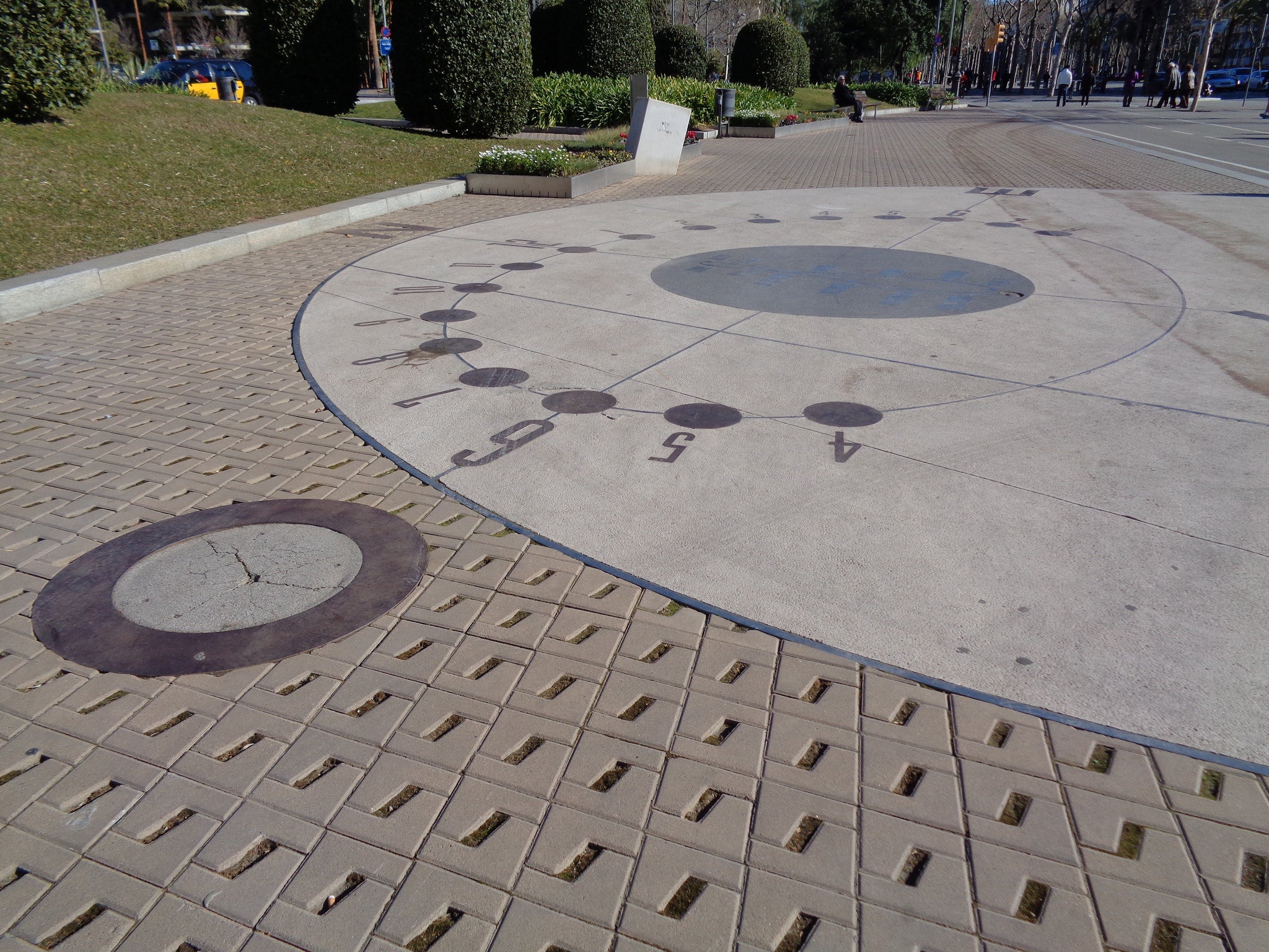 A solar clock in the Plaça de la Reina Maria Cristina in Barcelona. Image courtesy of 11299883 via Flickr.
