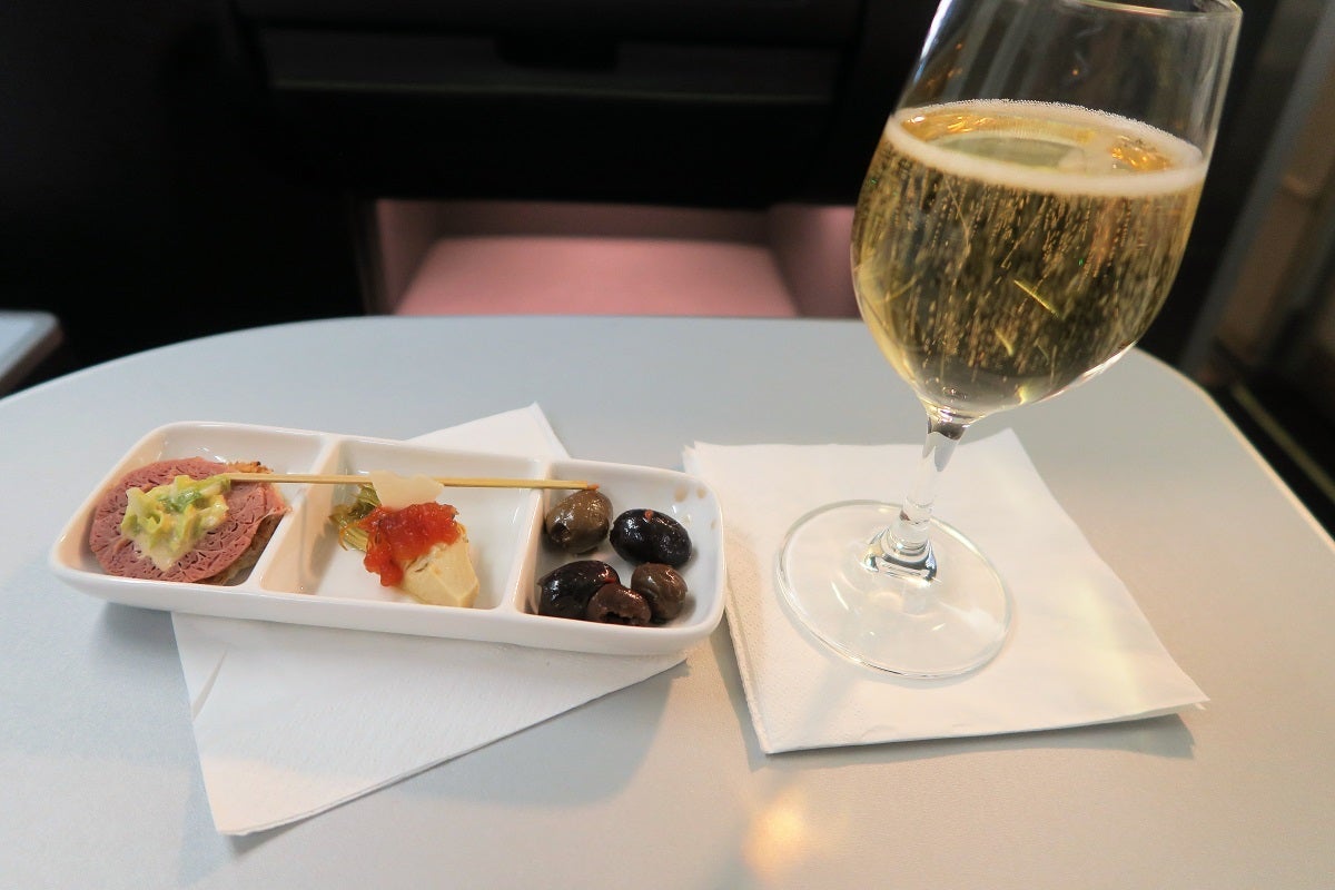 Dinner started with a drink and a flavorful set of mini-starters.