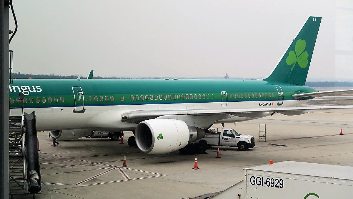 Aer Lingus 757 exterior
