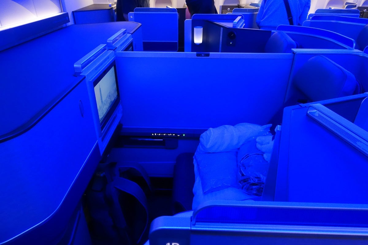 United 777-300ER 77W Polaris HKG Review