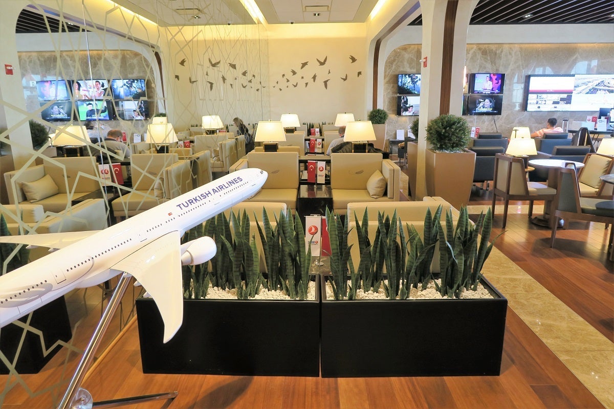 The entrance of the Turkish Airlines lounge during a previous, less-crowded visit.