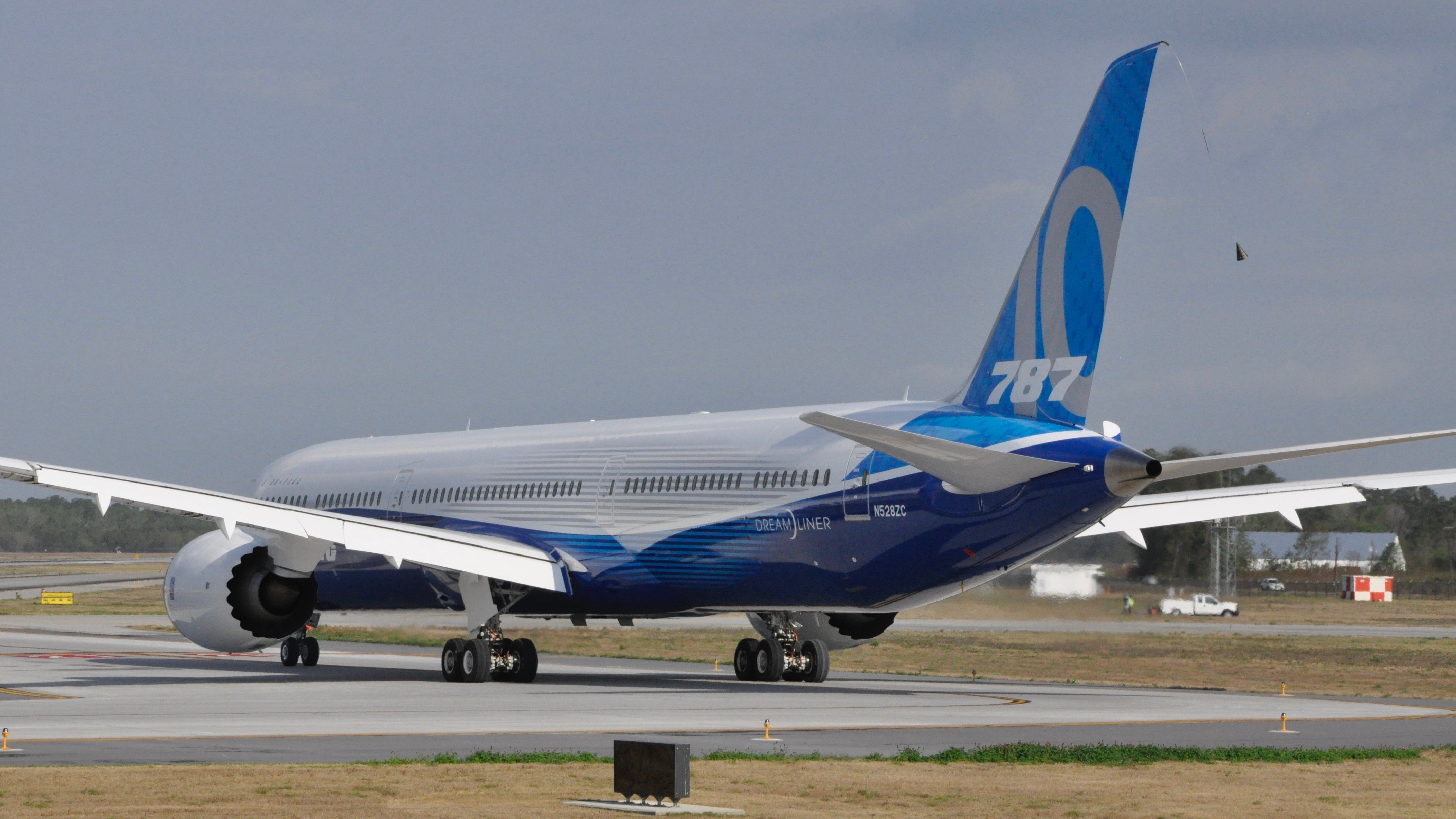 Stretched Boeing 787-10 Dreamliner Makes Maiden Voyage - The