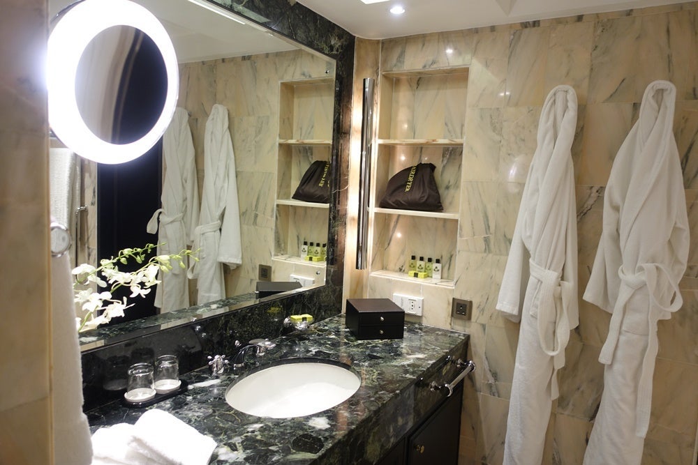 The bathroom (and plug, hooray).