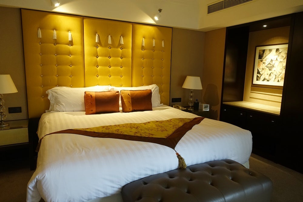 Another look at the bed.
