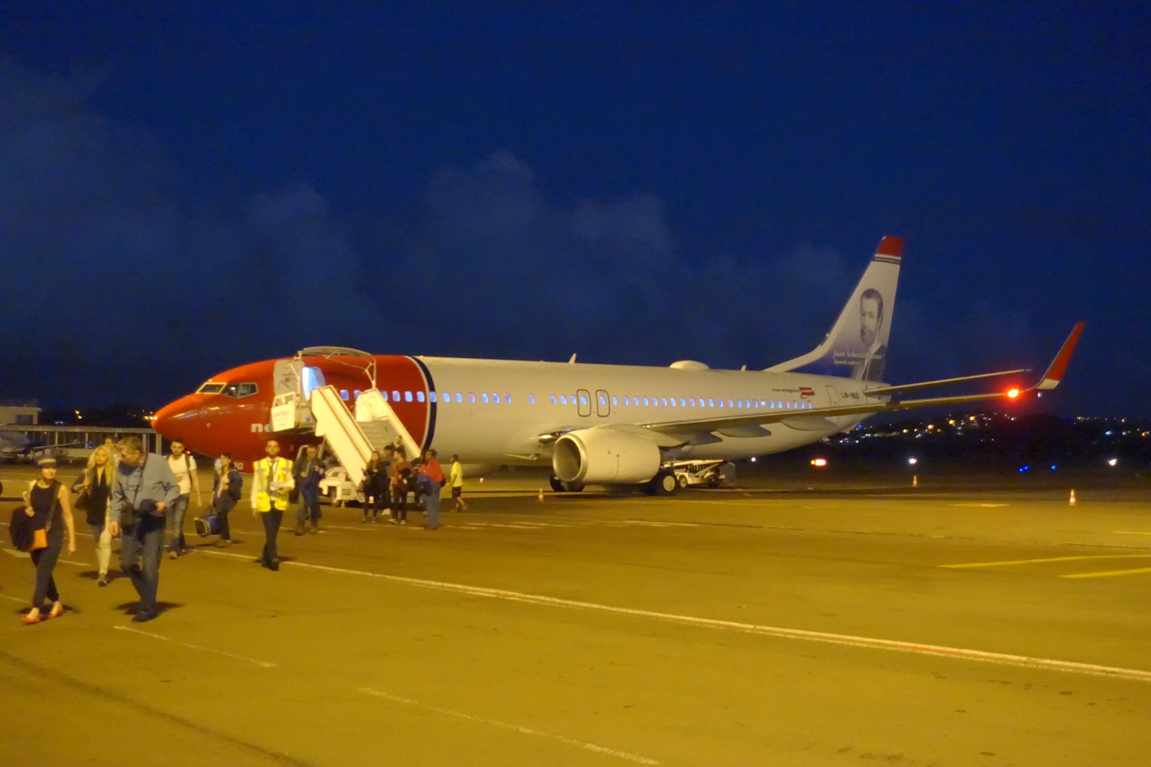 norwegian 737-800