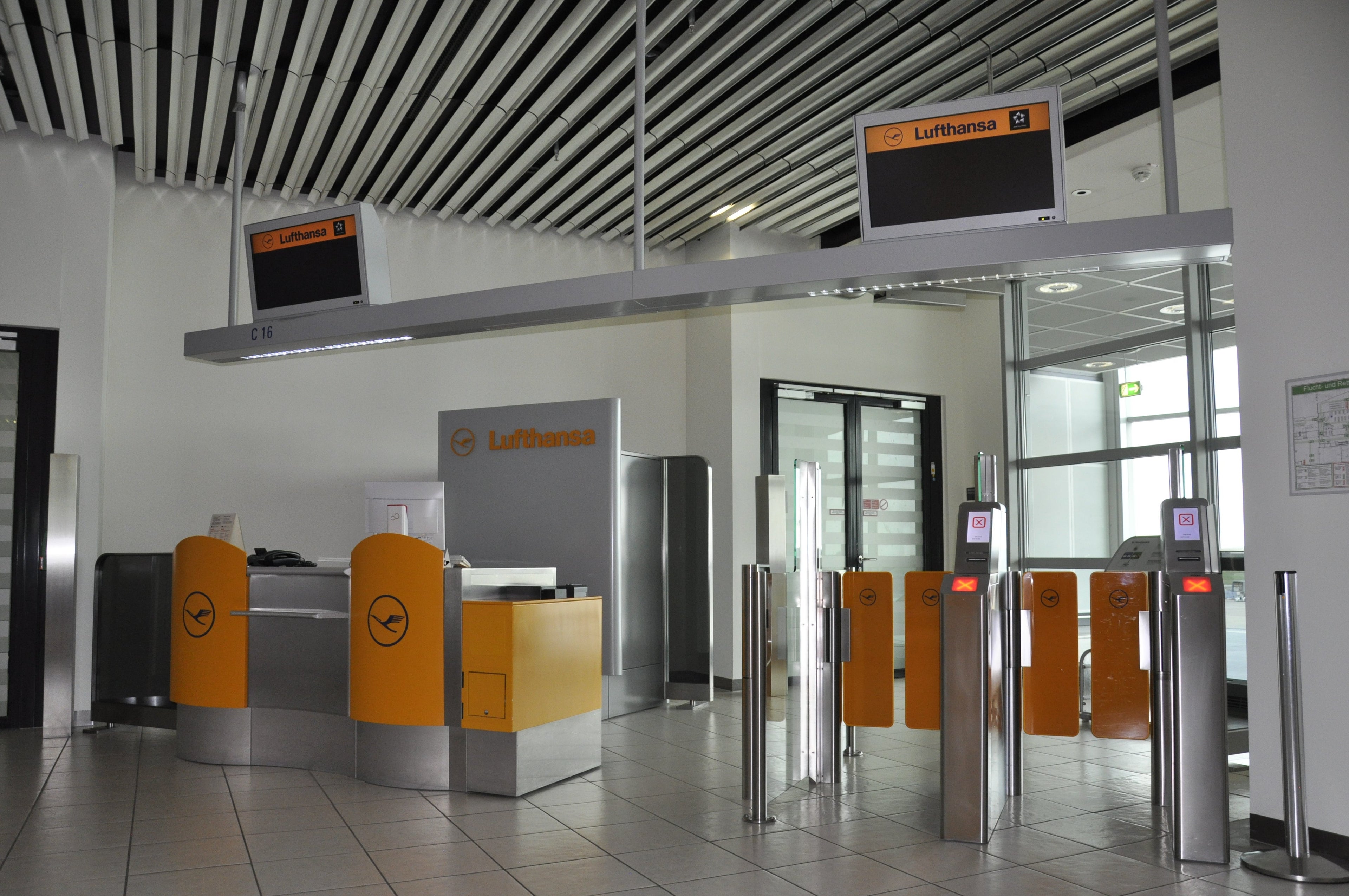 Lufthansa gate C16, housed within the Business Lounge at FRA