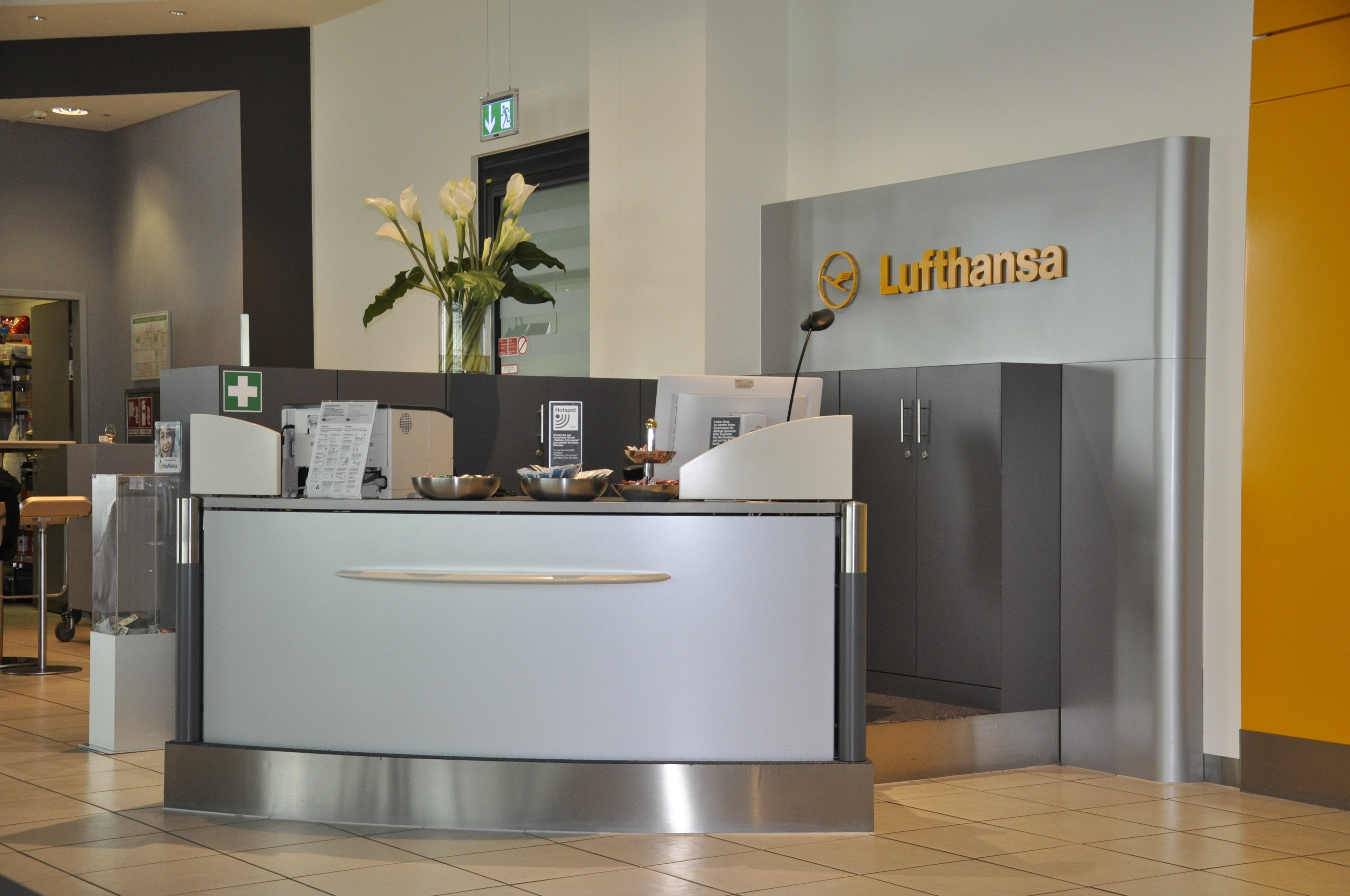 The unmanned desk inside the Lufthansa Business Lounge, FRA Concourse C