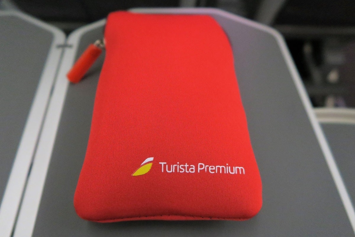 Iberia A340-600 Premium Economy amenity kit