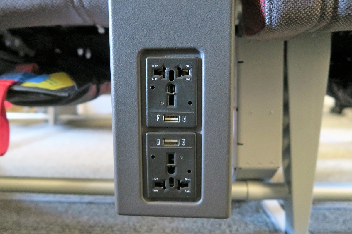Iberia A340-600 Premium Economy power plugs
