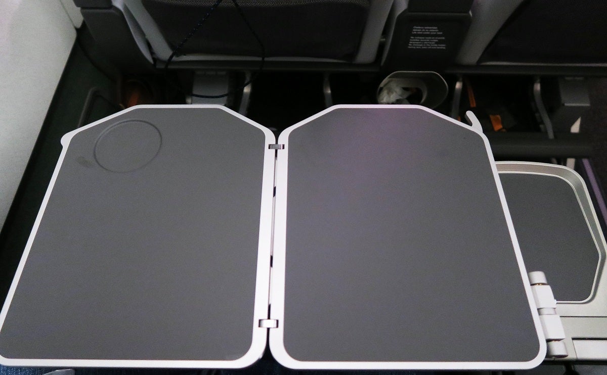 Iberia A340-600 Premium Economy traytable