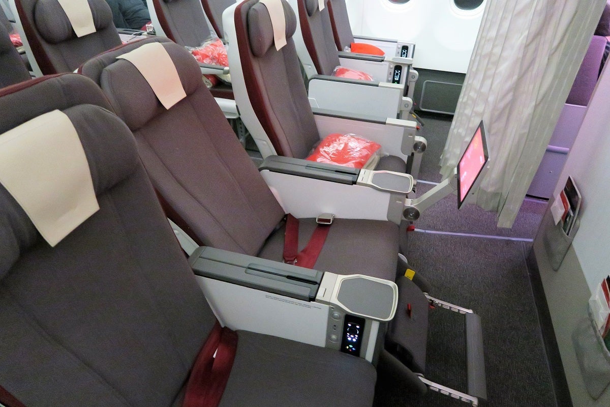 Iberia A340-600 premium economy bulkhead