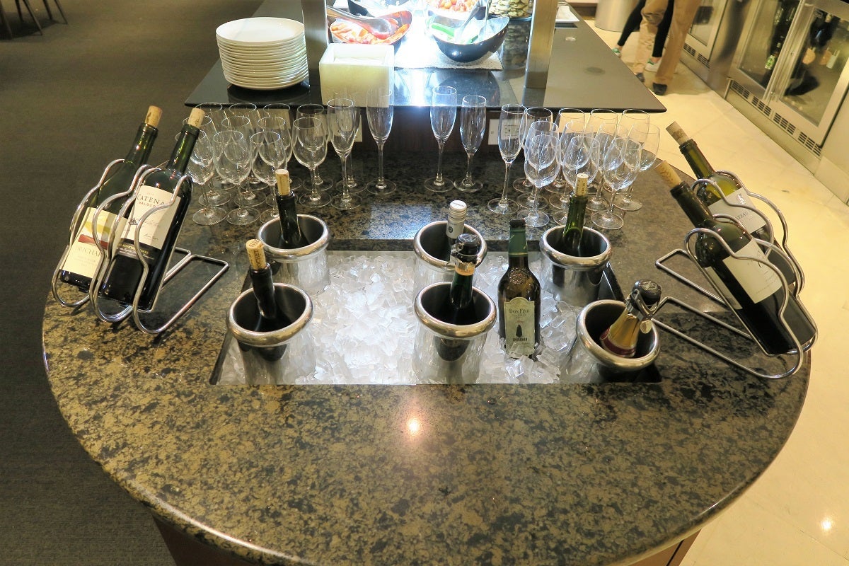 JFK Terminal 7 British Airways First lounge wine selection