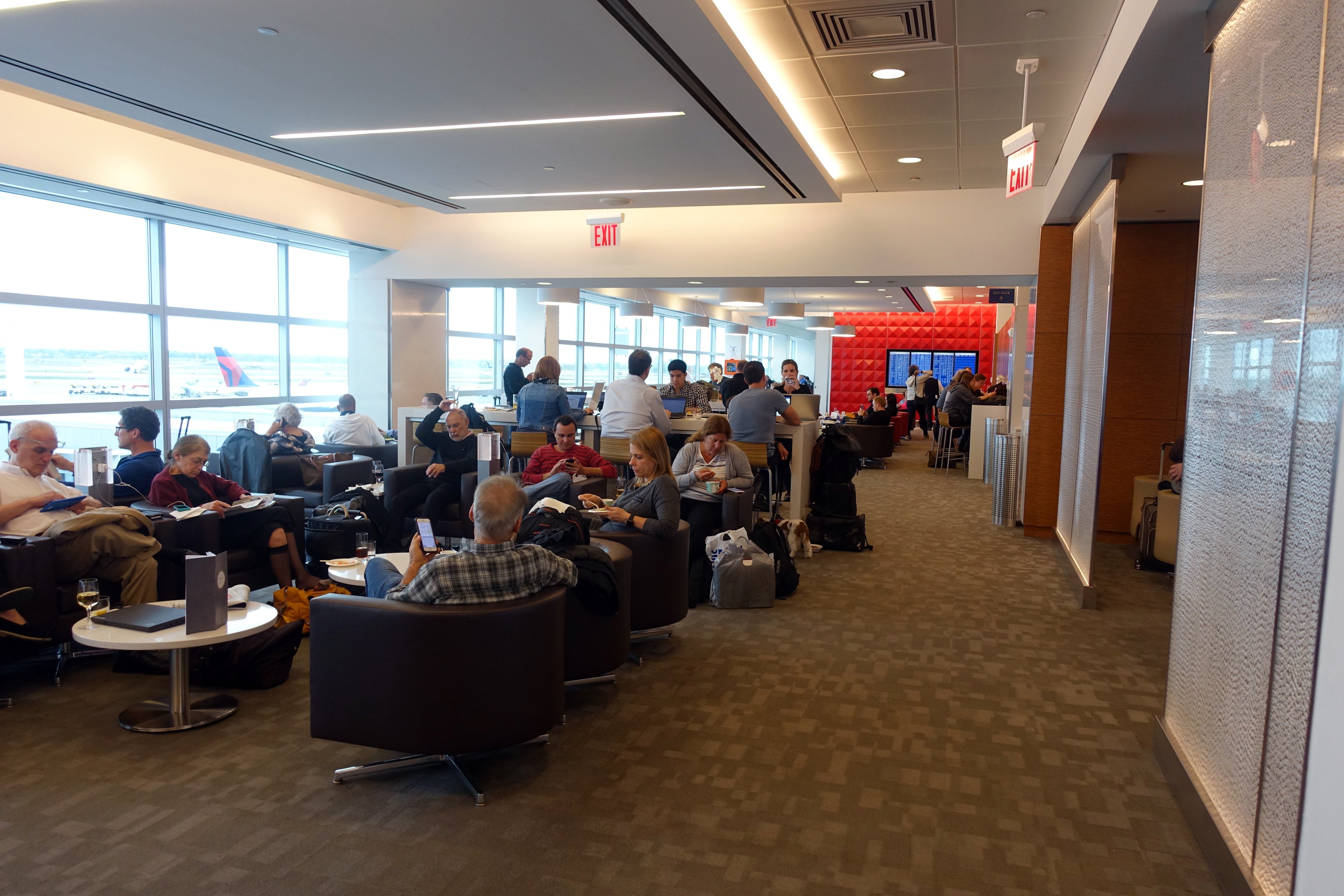 delta 777-200 economy review jfk-bcn