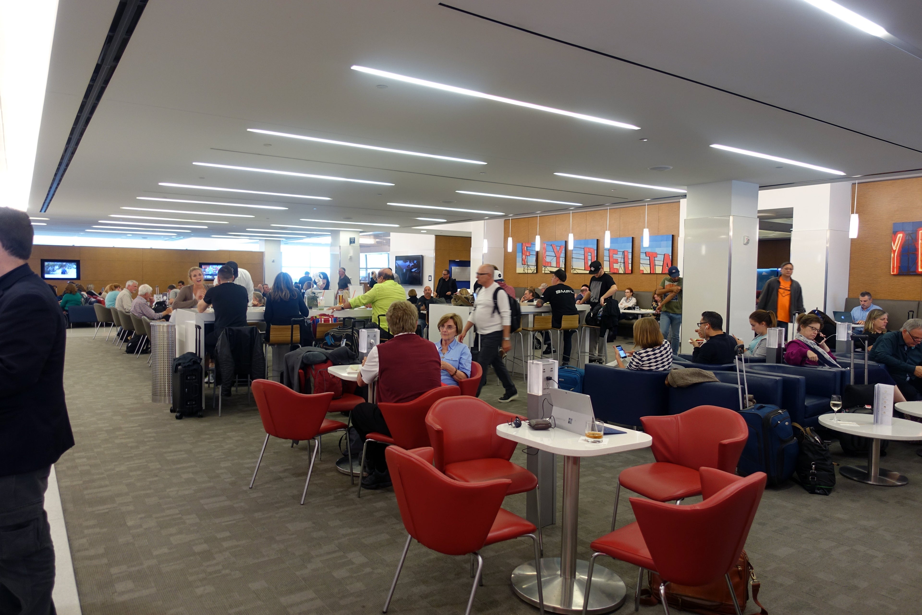 delta 777-200 economy review jfk-bcn
