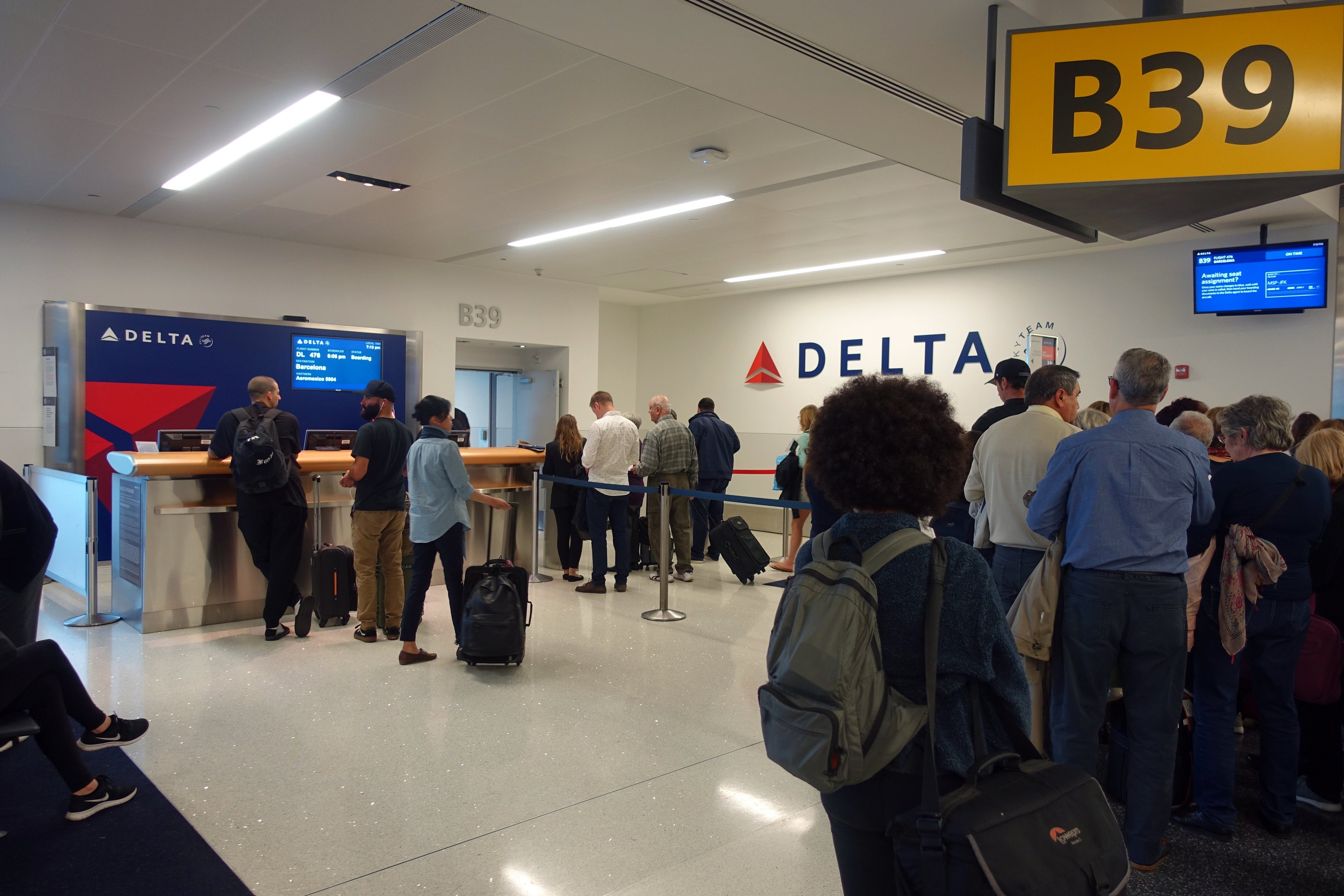 delta 777-200 economy review jfk-bcn