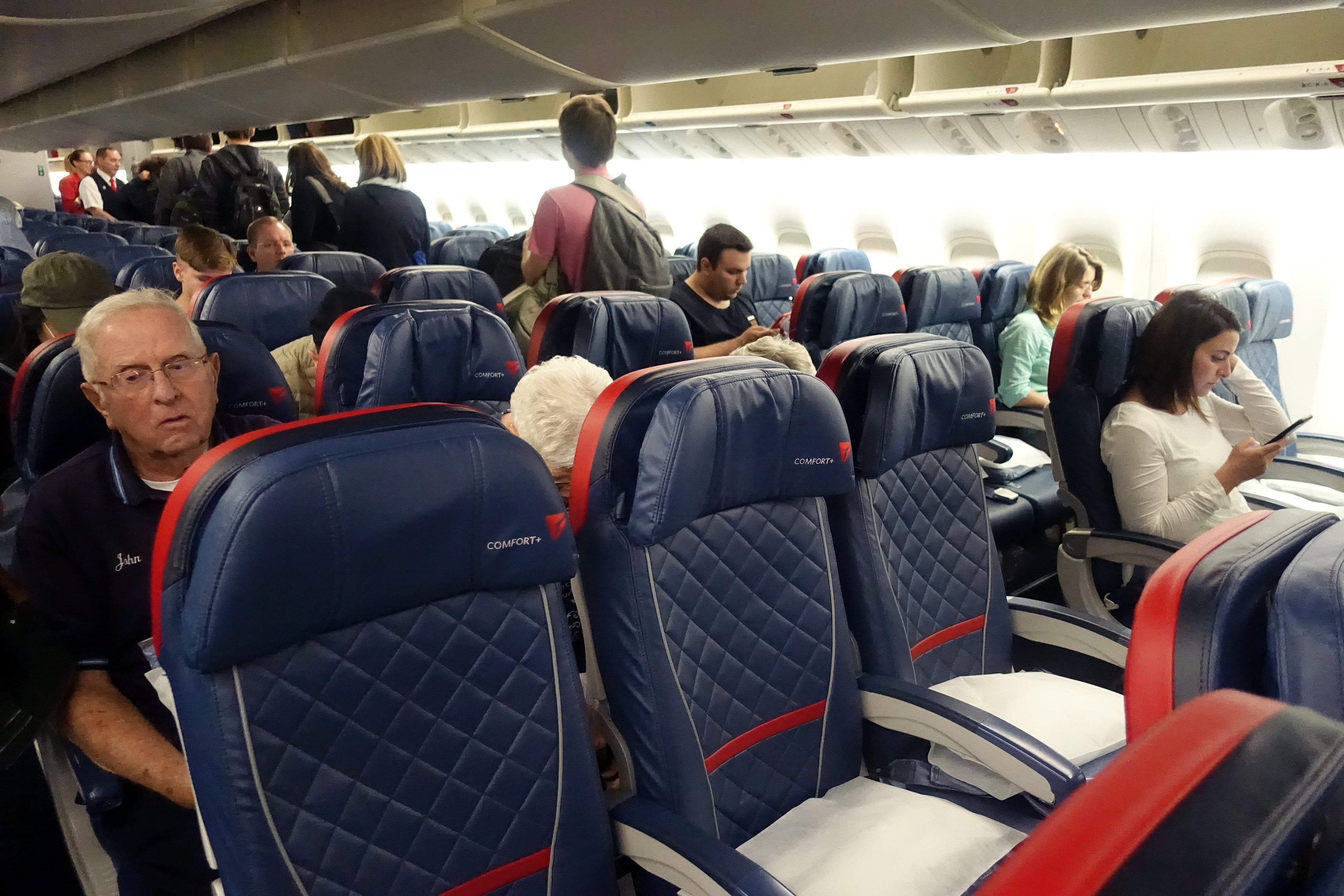 delta 777-200 economy review jfk-bcn