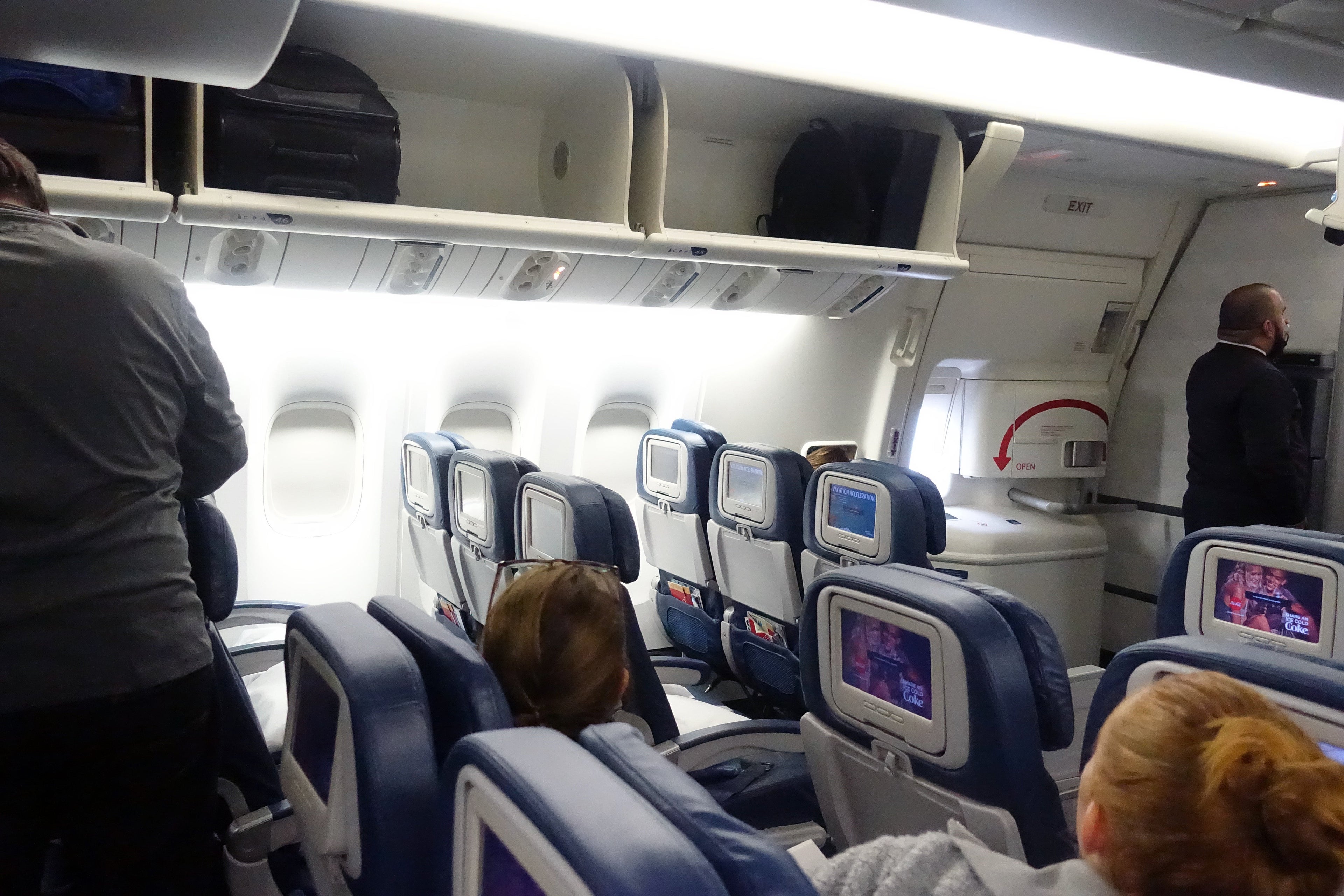 delta 777-200 economy review jfk-bcn