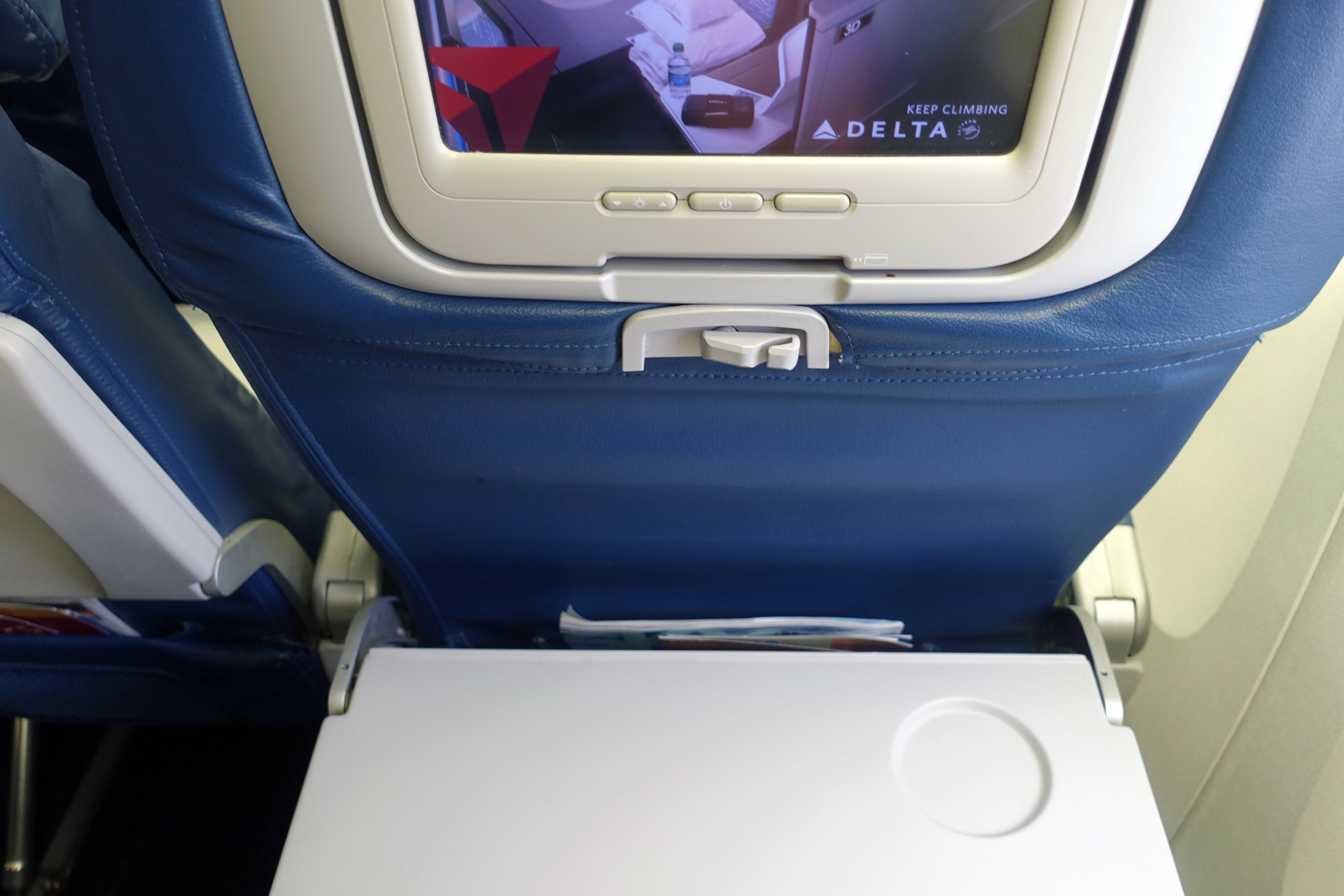 Delta 777-200 economy JFK-BCN review