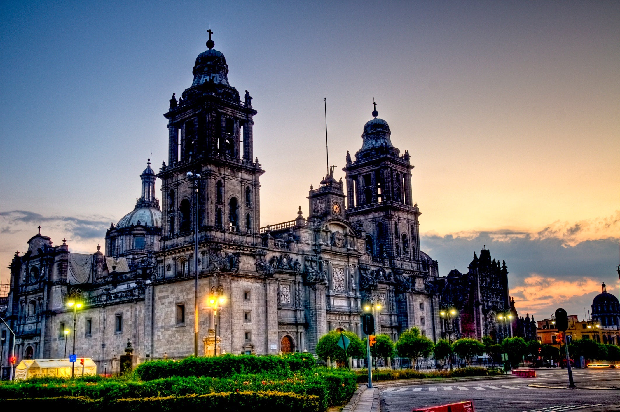 An early Sunday morning shot of Mexico City's impressive Cathedral.