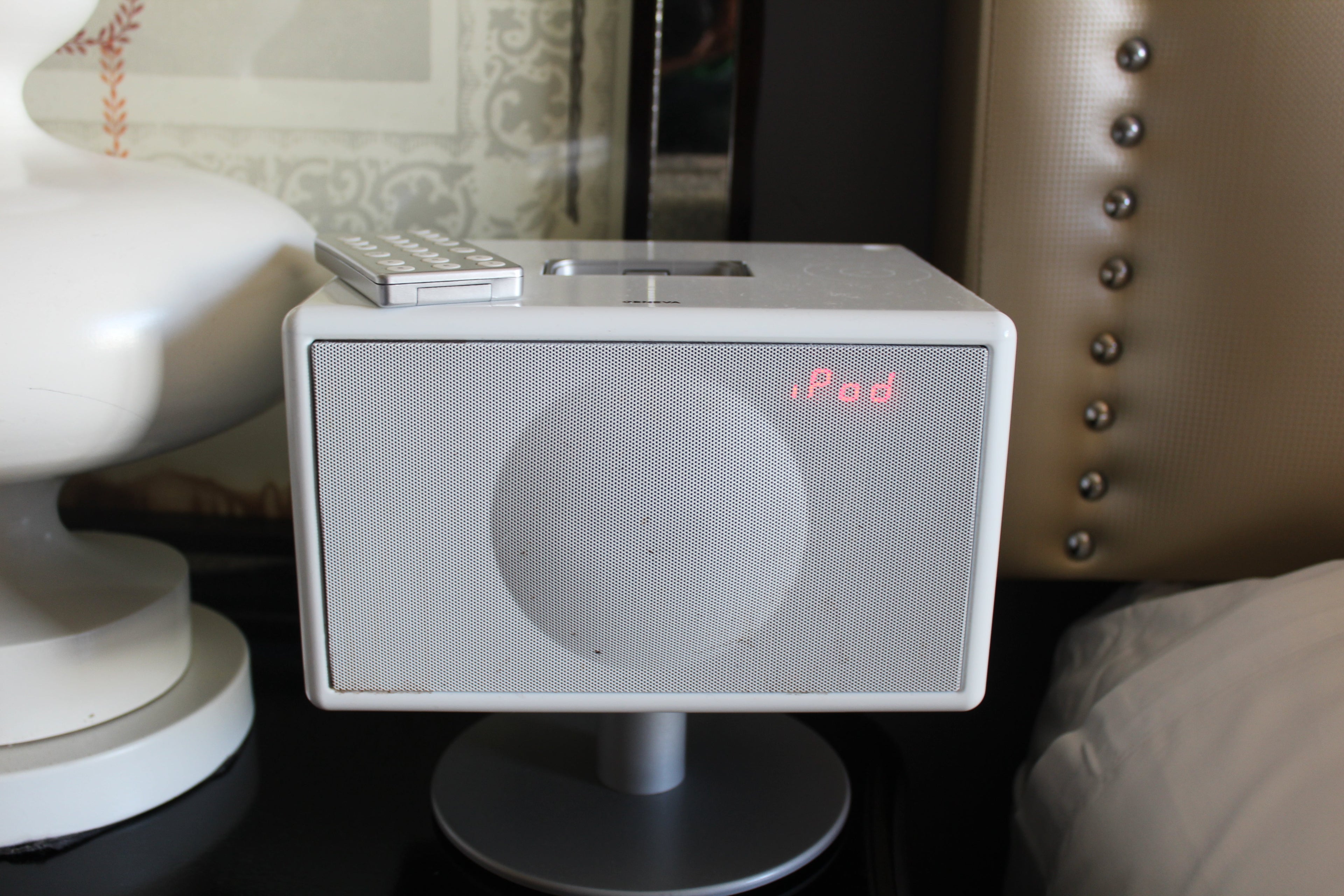 The speaker had no auxiliary input, only an outdated connection for the iPhone 4.