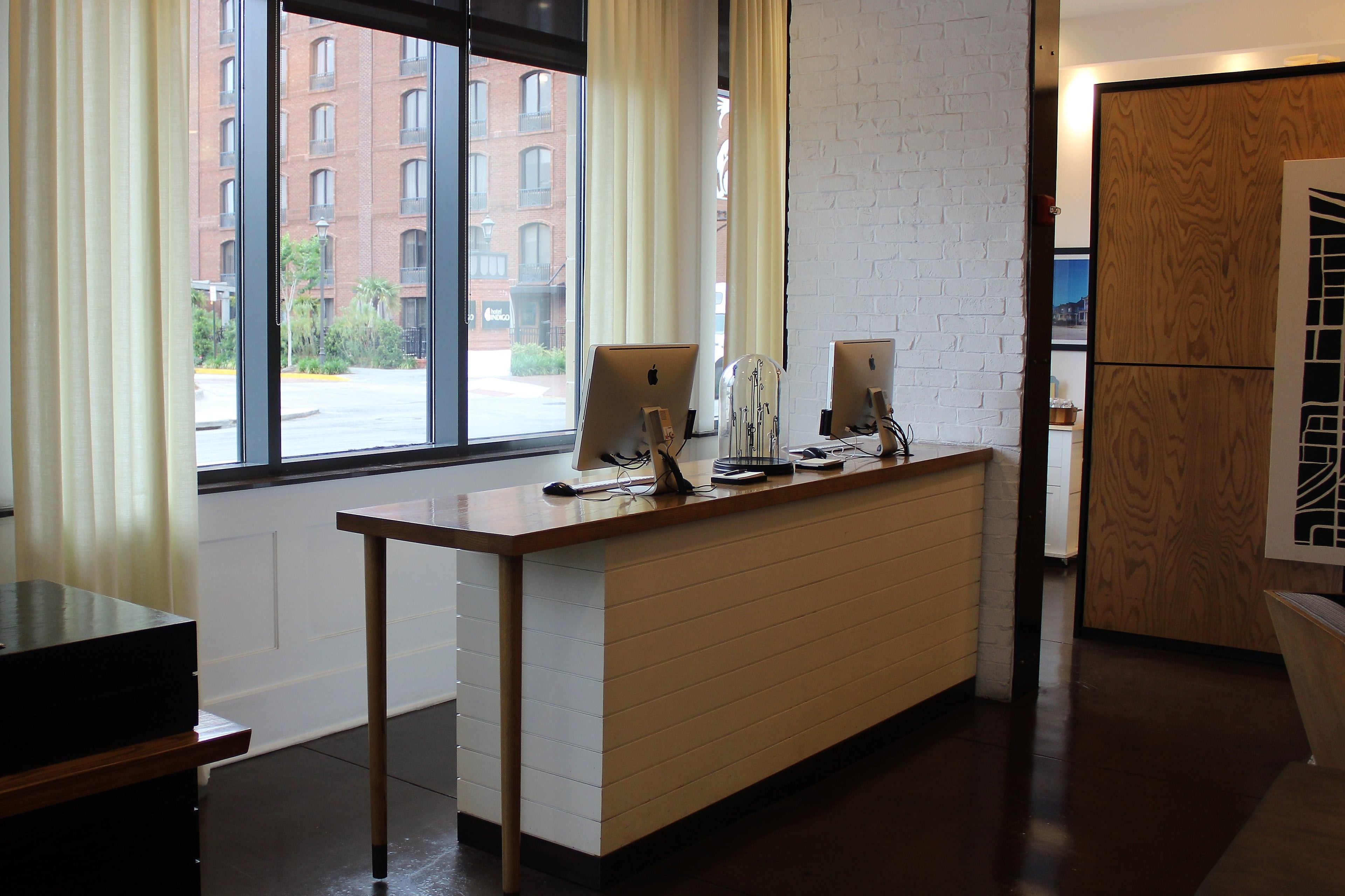 The Andaz had a small work station with two Mac desktop computers.